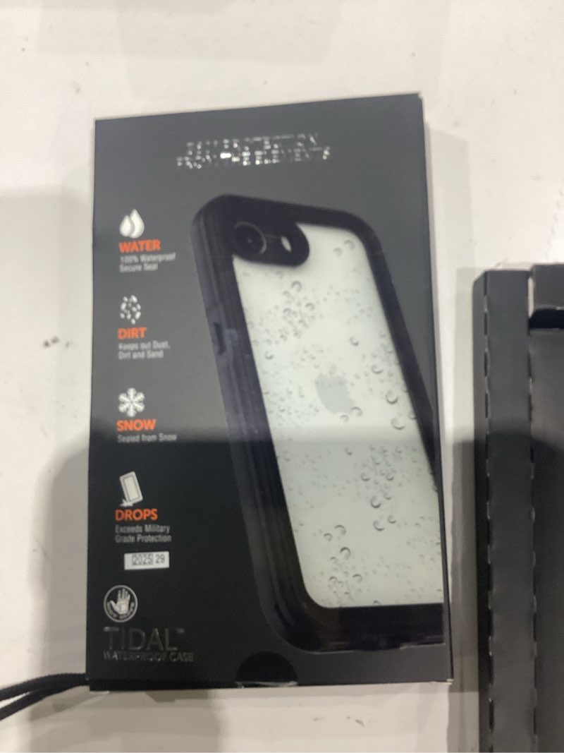 Condition photo showing Good Condition for body glove tidal waterproof phone case for iphone 16 - black/clear