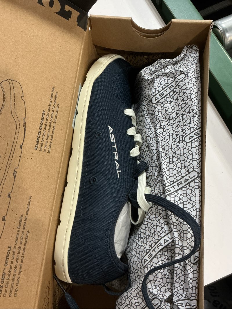Condition photo showing New/Like New for size 9 astral loyak navy/white