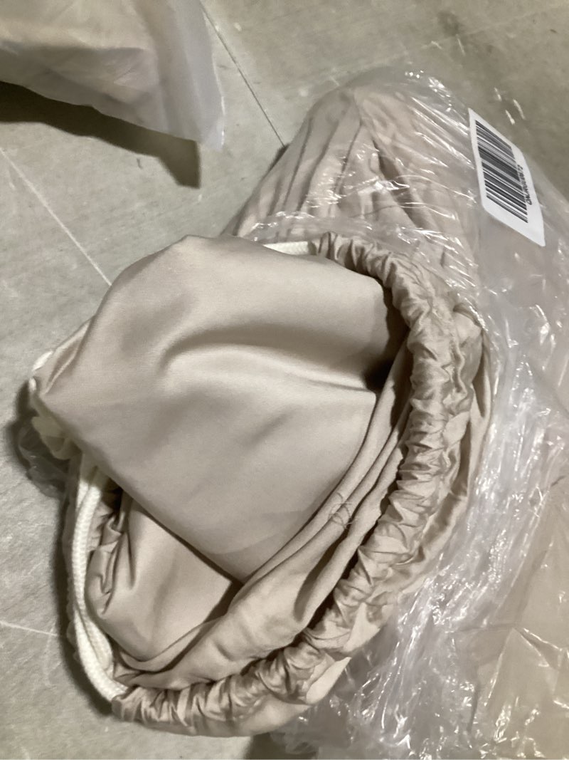 Condition photo showing Good Condition for bamboo duvet cover set, full/queen, sand