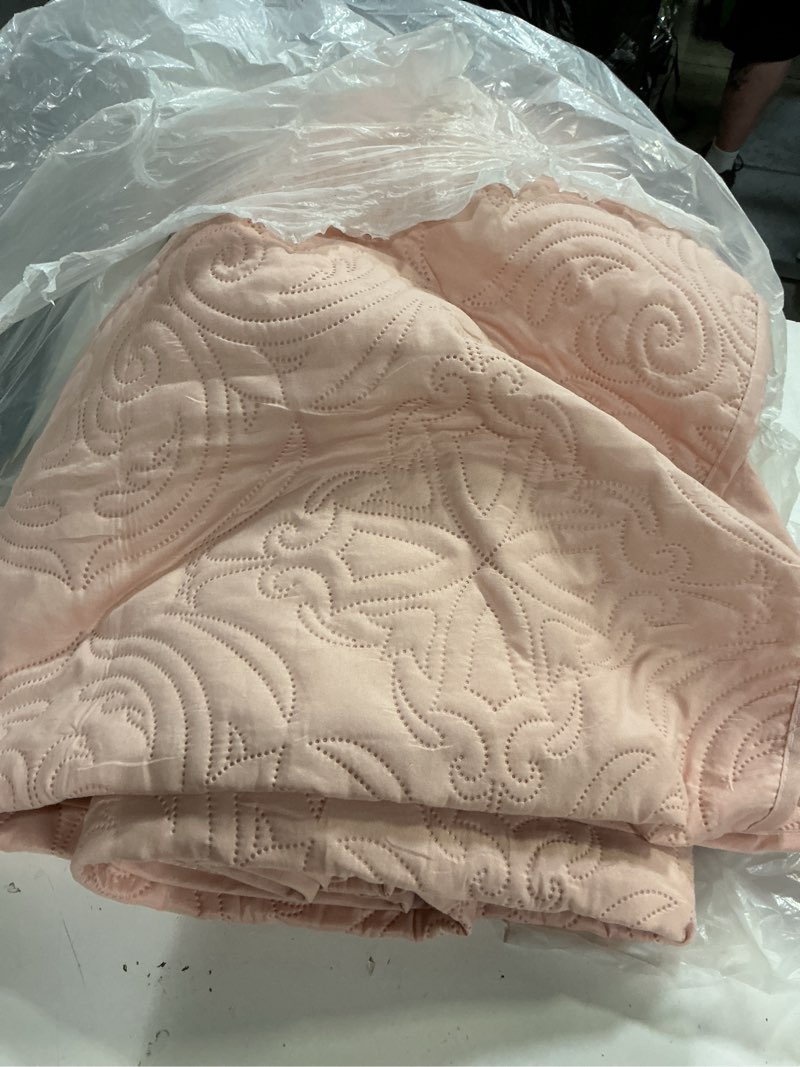 Condition photo showing As Is for exclusivo mezcla quilts queen size bedding set with 2 pillow shams, lightweight blush pink full queen quilt bedspread with vintage damask pattern, soft bedspreads coverlets for all seasons