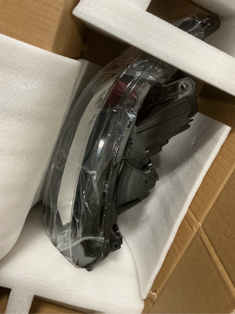 Condition photo showing Good Condition for passenger side halogen headlight compatible with outlander es gt le sel se sp 2016-2020 headlamp replace 8301d246 8301c980 right clear lens