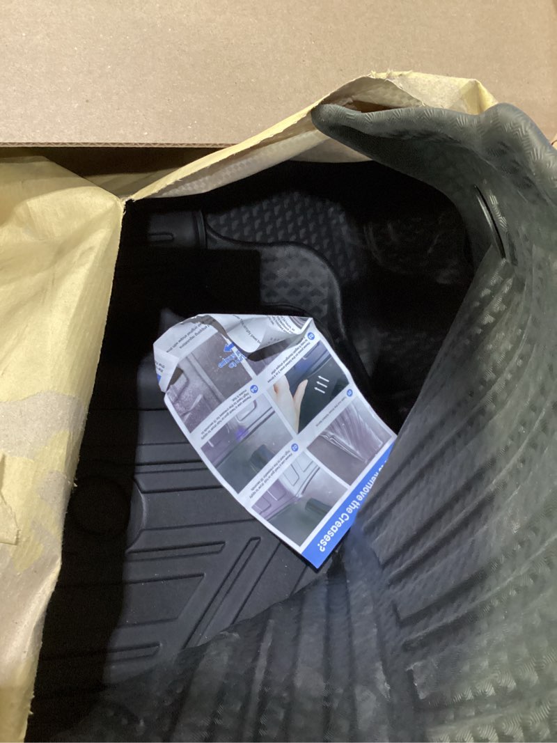 Condition photo showing Good Condition for high quality car seating mats