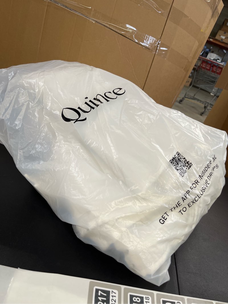 Condition photo showing New/Like New for bamboo dream quilt, full/queen, white