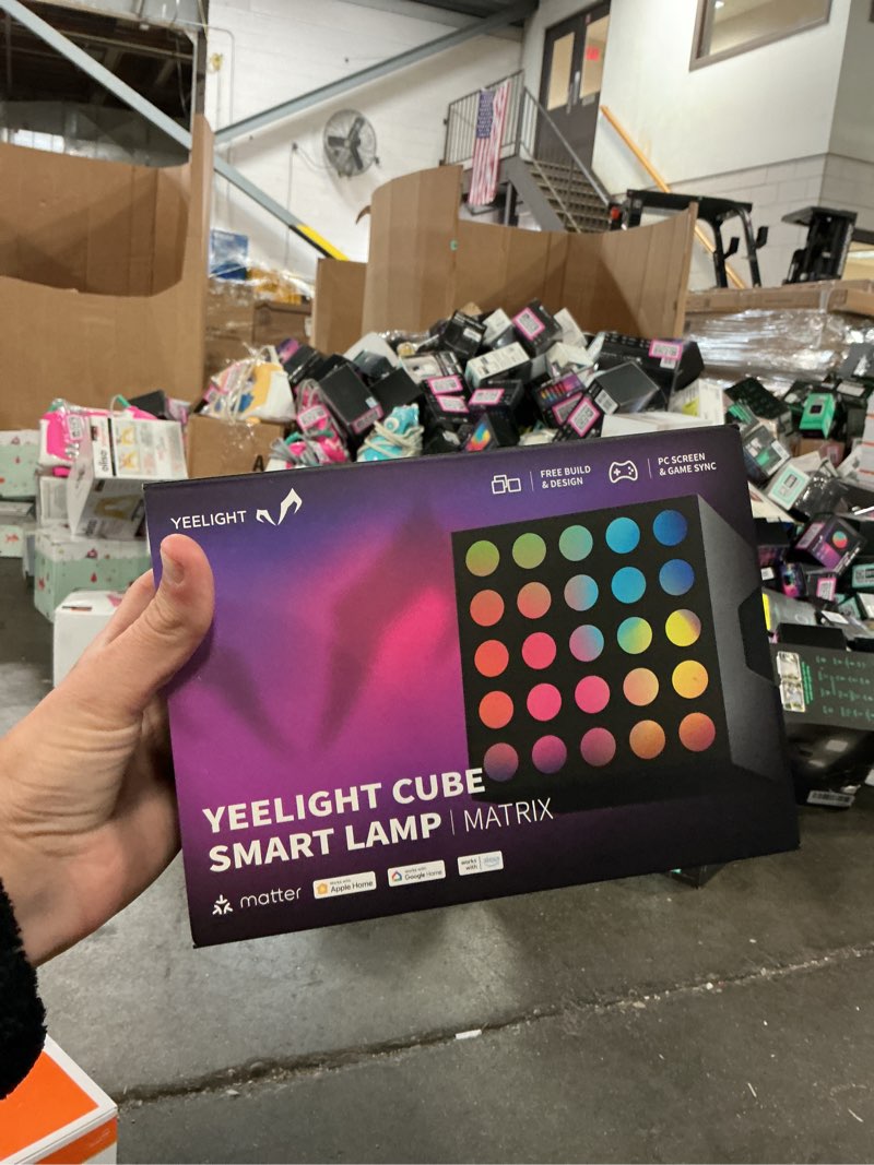 Condition photo showing New/Like New for yeelight cube smart lamp