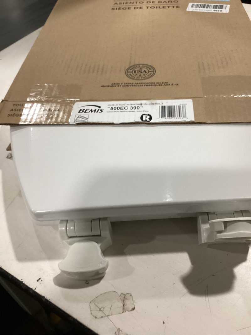 Condition photo showing Good Condition for BEMIS 500EC 390 Toilet Seat with Easy Clean & Change Hinges, 1 Pack Round, Cotton White