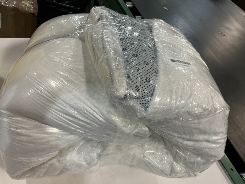 Condition photo showing Good Condition for OLANLY 6x8 Machine Washable Large Area Rugs for Living Room, Bedroom, Soft Fluffy Shaggy Bedside Rug, Indoor Floor Carpet for Kids Girls and Boys, Dorms, Nursery, Home Decor Aesthetic, White 6x8 ft White