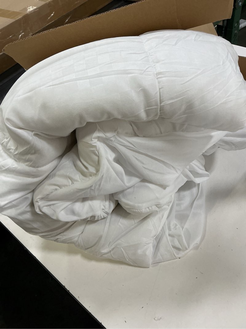 Condition photo showing Good Condition for OLANLY Queen Quilted Fitted Mattress Pad – Soft Pillow Top Mattress Topper, Down Alternative Fill, Cooling Comfort Breathable Mattress Cover, Machine Washable Deep Pocket Mattress Protector, White White Queen