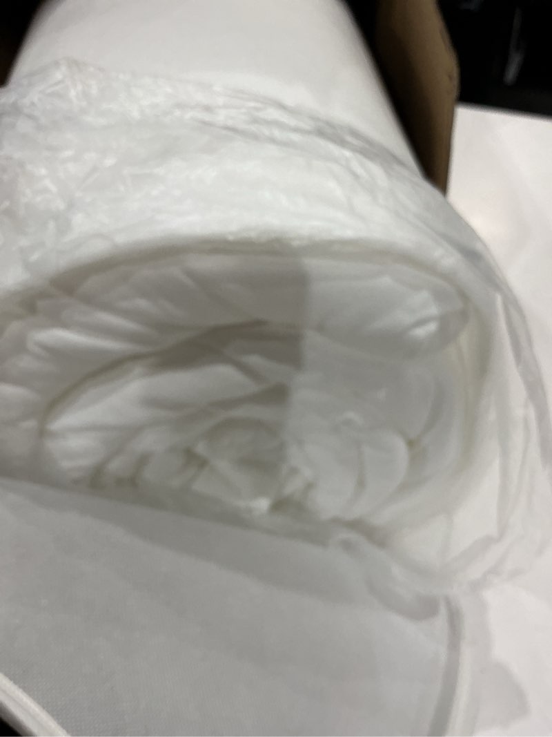 Condition photo showing Good Condition for mellow marshmellow comforter full/queen, all-season temperature-balancing | extra fluffy double-stuffed down alternative duvet insert, oeko-tex class i fabric and box-stitch, machine washable