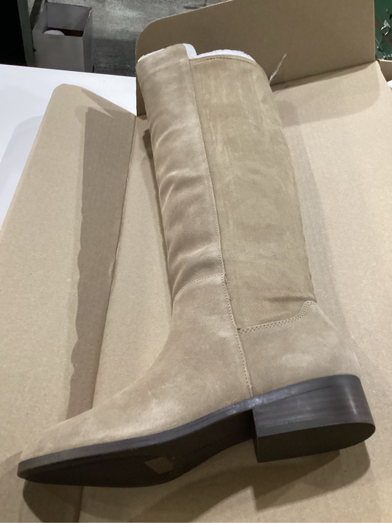 Condition photo showing As Is for Lucky Brand Women's Calypso Boot size 9.5m