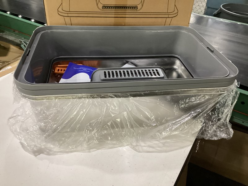 Condition photo showing New/Like New for oroley 2pack stainless steel litter box with high sides lid, extra large xxxl litter box for big cats, metal kitty litter boxes with anti-leakage enclosure,non-stick gray