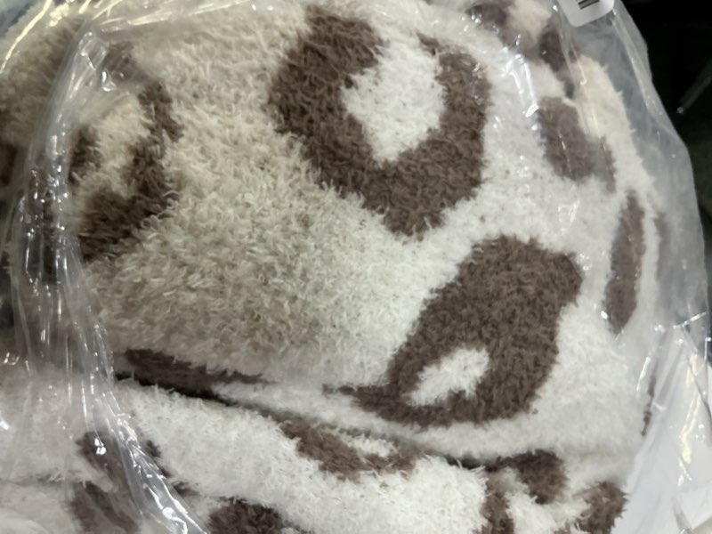 Condition photo showing Good Condition for Ekouaer Womens Pajama Sets Fuzzy Fleece Sleepwear Long Sleeve Pjs 2 Piece Lounge Set Fall Outfits Sweater Nightwear S-XXL XX-Large Brown Pattern