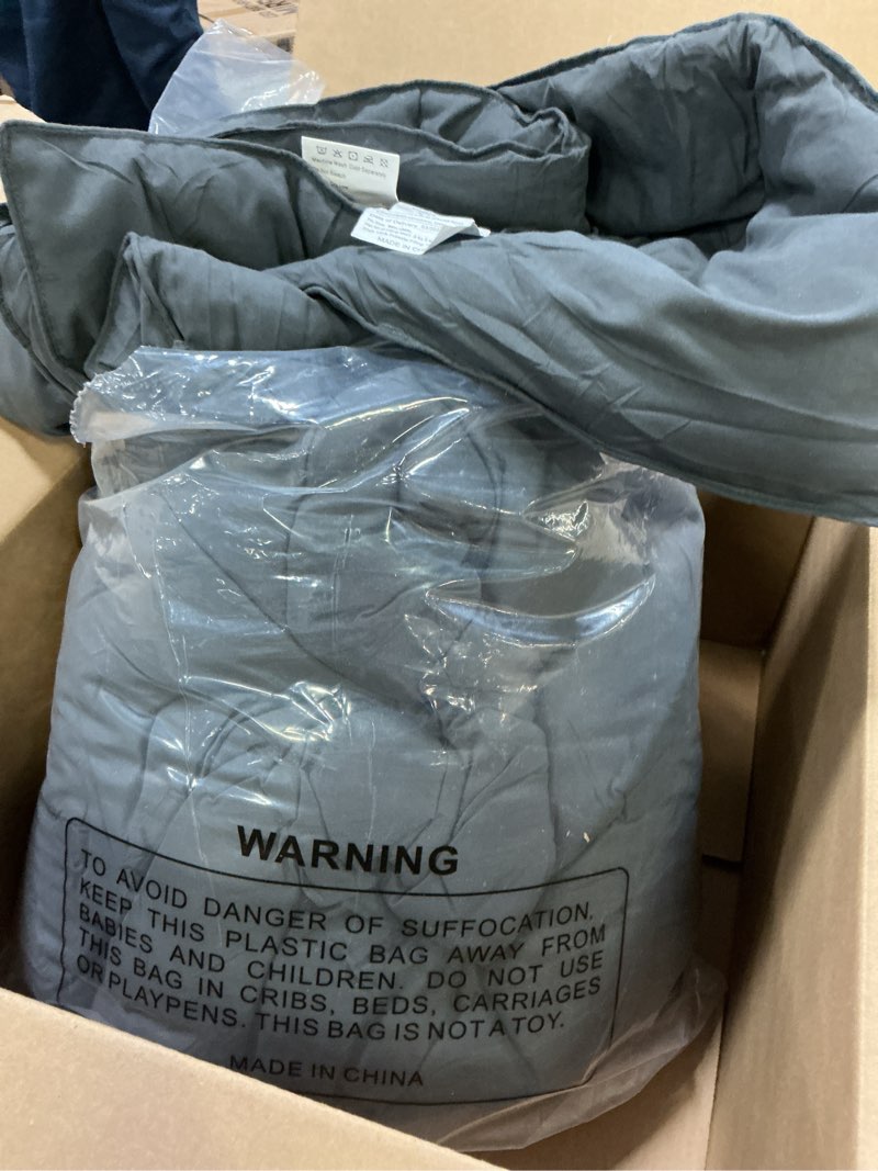 Condition photo showing As Is for (Similar)Queen Comforter Sets Grey,3PCS Soft Lightweight Breathable Bedding Comforter Sets for All Season, Queen Size(90''×90'' Comforter & 2 Pillowcases) Grey Queen (90\"x90\")