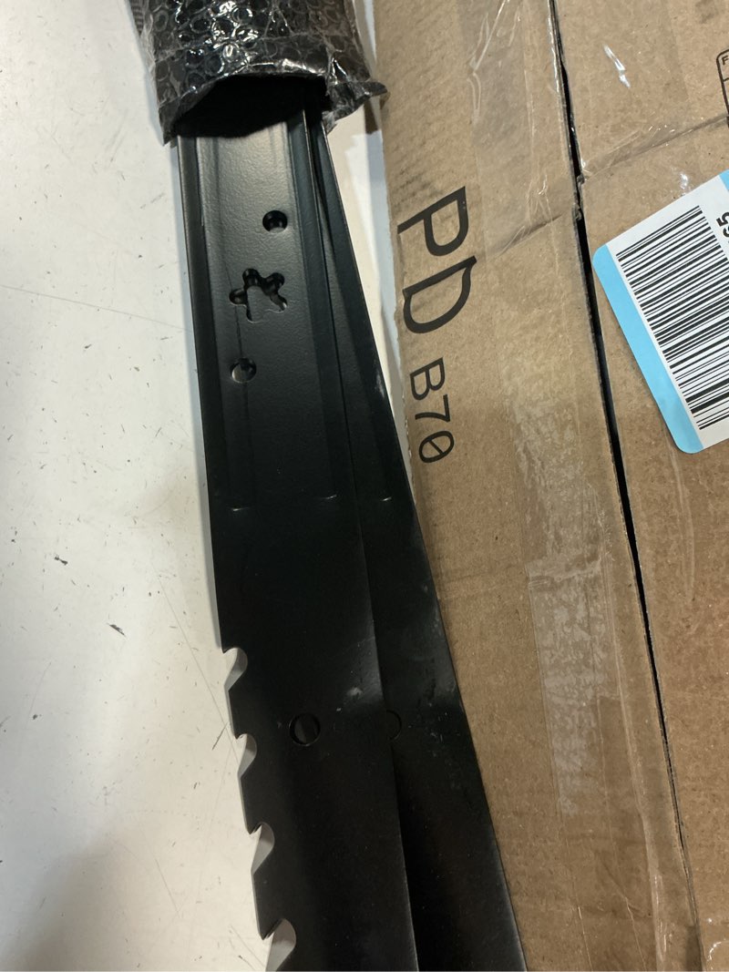 Condition photo showing Good Condition for 587199603 sharp mulching blade compatibles with hus qvarna/craftsman 22" deck, 587199601 painted reaper blade w notches compatibles with hus qvarna hu725awd hu700h hu700f hu800awdh lawn mower