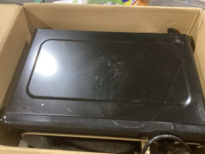 Condition photo showing Good Condition for frigidaire emw788retro 0.7 cu. ft. retro microwave, black-gold retro black