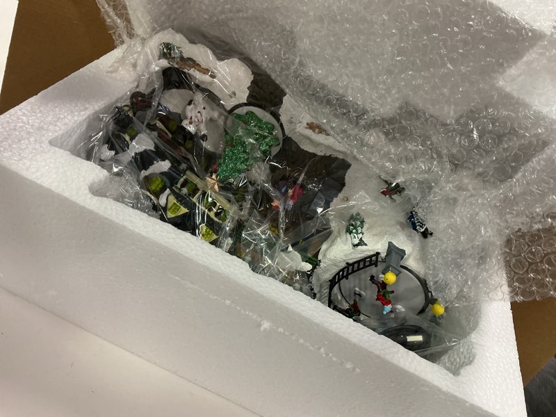 Condition photo showing Good Condition for taman Christmas Village Houses - Musical Collectible Buildings with Moving Train Warm Light Ornaments for Christmas Holiday Decorations L village