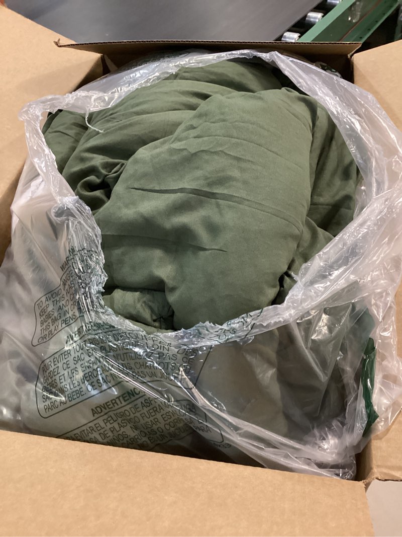 Condition photo showing Good Condition for Bedsure King Size Comforter Set, Dark Green Soft Prewashed Bedding for All Seasons, 3 Pieces GentleSoft™ Warm Down Alternative Bed Set, 1 Lightweight Comforter (104"x90") and 2 Pillowcases (20"x36") King(104"x90") 03 - Dark Green