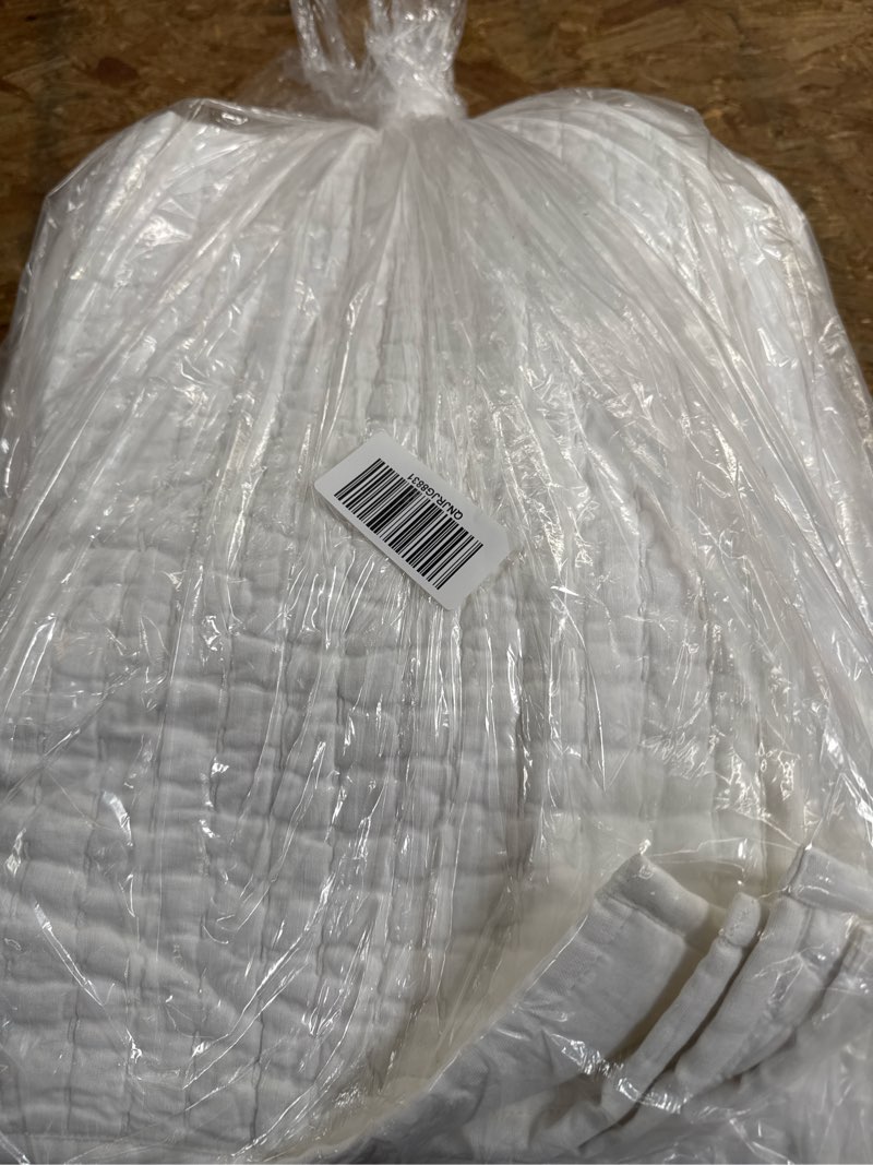 Condition photo showing Good Condition for european linen cotton stitch quilt set, full/queen, white