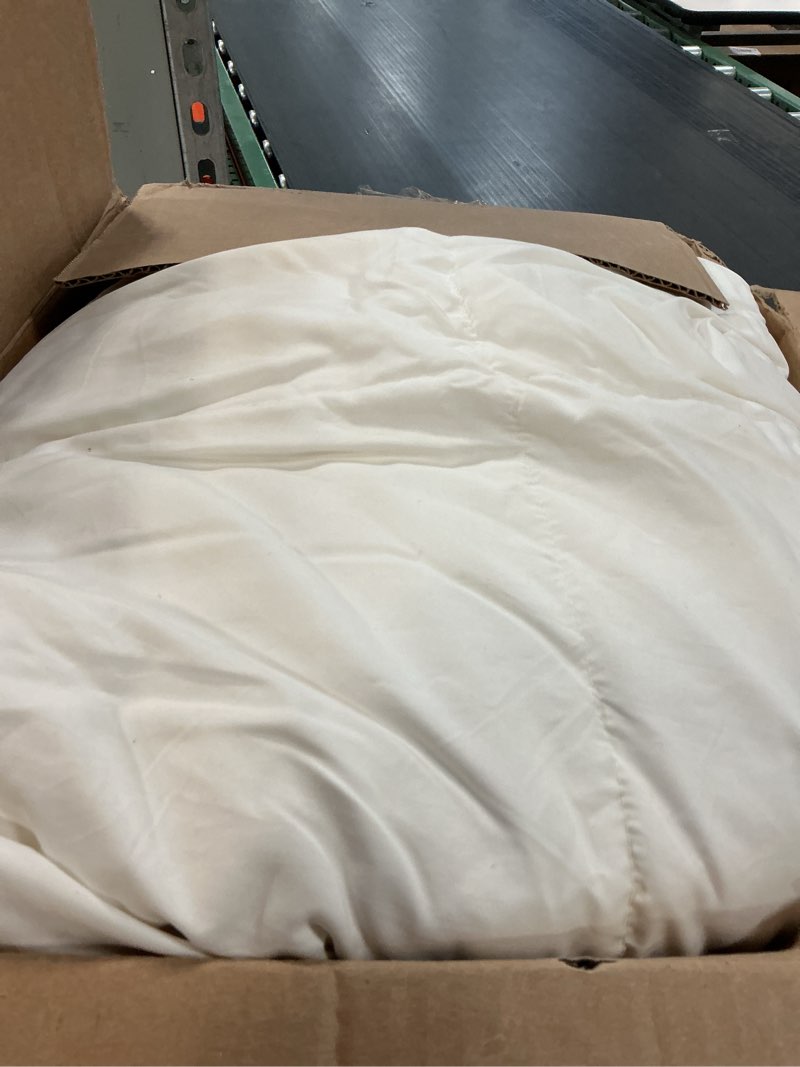 Condition photo showing Good Condition for unikome goose feather down fiber comforter - all season duvet insert king with soft downproof cover, cloud-like fluffiness bed comforters with corner tabs (king, white, 88"x104") lightweight warmth-white king
