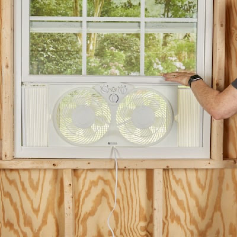 Utilitech 9-in 120 -Volt 3 -Speed Indoor White Window Fan