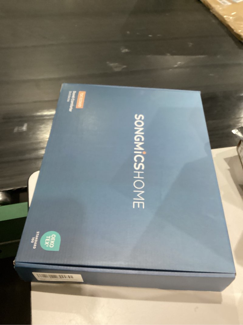 Condition photo showing New/Like New for SONGMICS HOME Down Alternative Microfiber Reversible Comforter Queen, All Season Lightweight Cooling Comforter for Night Sweats Hot Sleeper, Plush Fuzzy Cozy Blanket, Q-Max 0.43, Dove Gray UTDC023G01