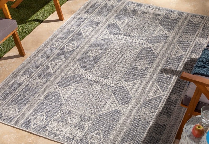 Surya Tuareg 6’7”x9’ area rug 
