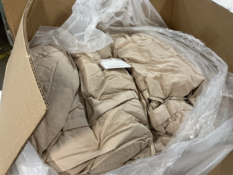 Condition photo showing Good Condition for cotton pintuck comforter, full/queen, toffee