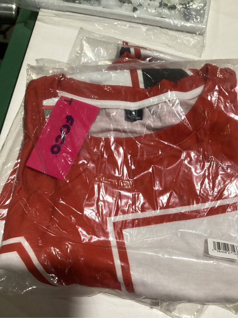 FOCO Men's Standard NCAA College Team Cropped Big Logo Rash Guard Swim Shirt, Colorblock small