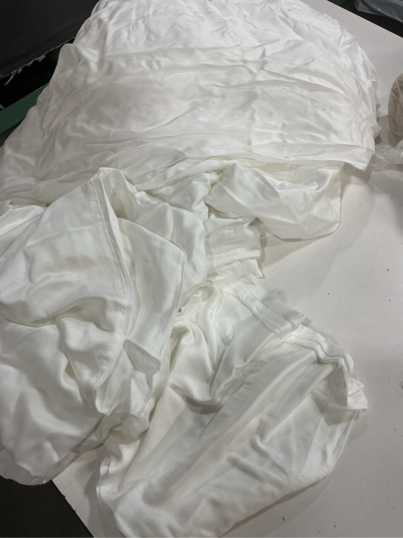 Condition photo showing Good Condition for quince, european bamboo fitted sheet , set of 3 pcs/standar/white