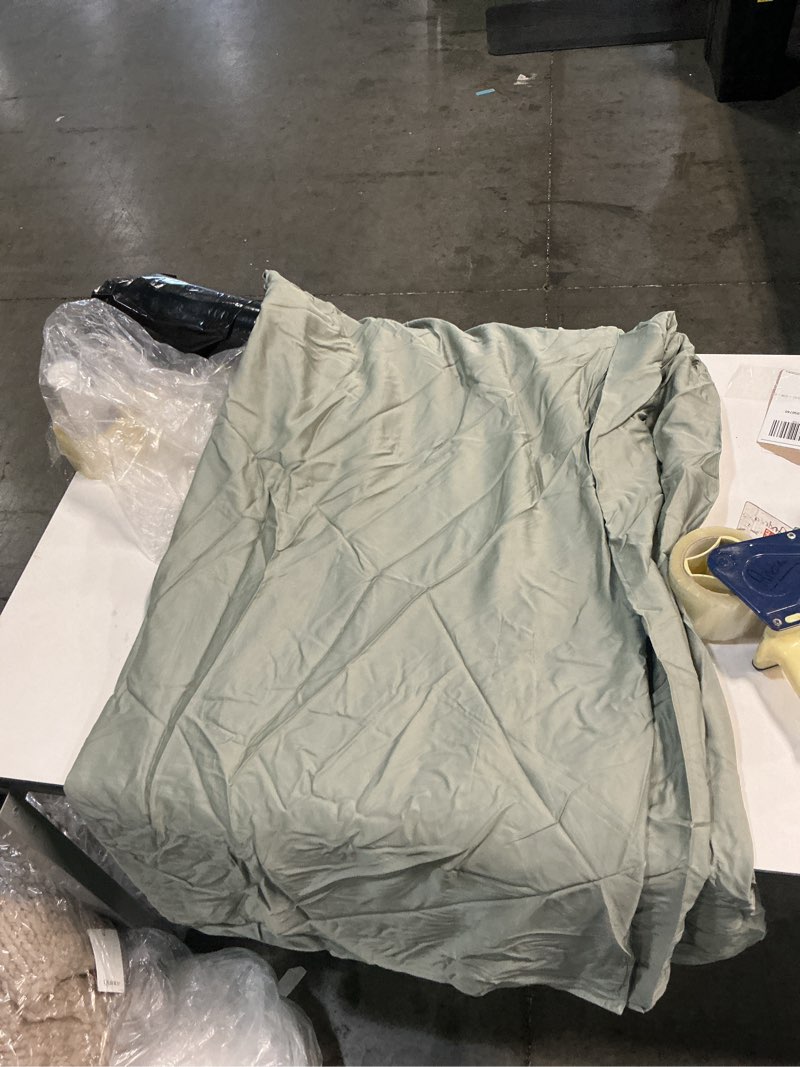 Condition photo showing New/Like New for bamboo duvet cover, king/cal king, eucalyptus