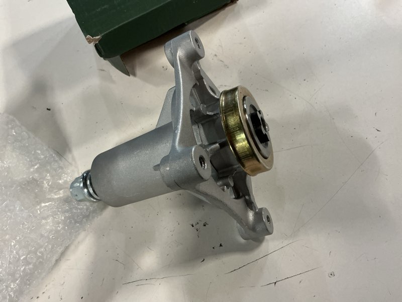 Condition photo showing Good Condition for udc parts 918-06976a spindle assembly / 42 inch deck/replacement for mtd cub cadet 618-06976 918-06976 918-06976a lt42 lt42c lx42 xt1-lt42