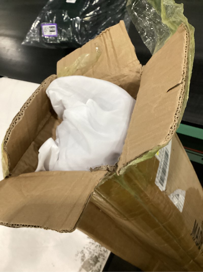 Condition photo showing Good Condition for HOMBYS 450 GSM Extra Thick 4x10 ft Red Carpet Runner for Partys & Events, Heavy-Duty Felt Aisle Runway Rug for Steps, Prom Proposal & Wedding Ceremony Decorations, Hollywood Oscars for VIP Awards 4' x 10' (Rectangular) Red