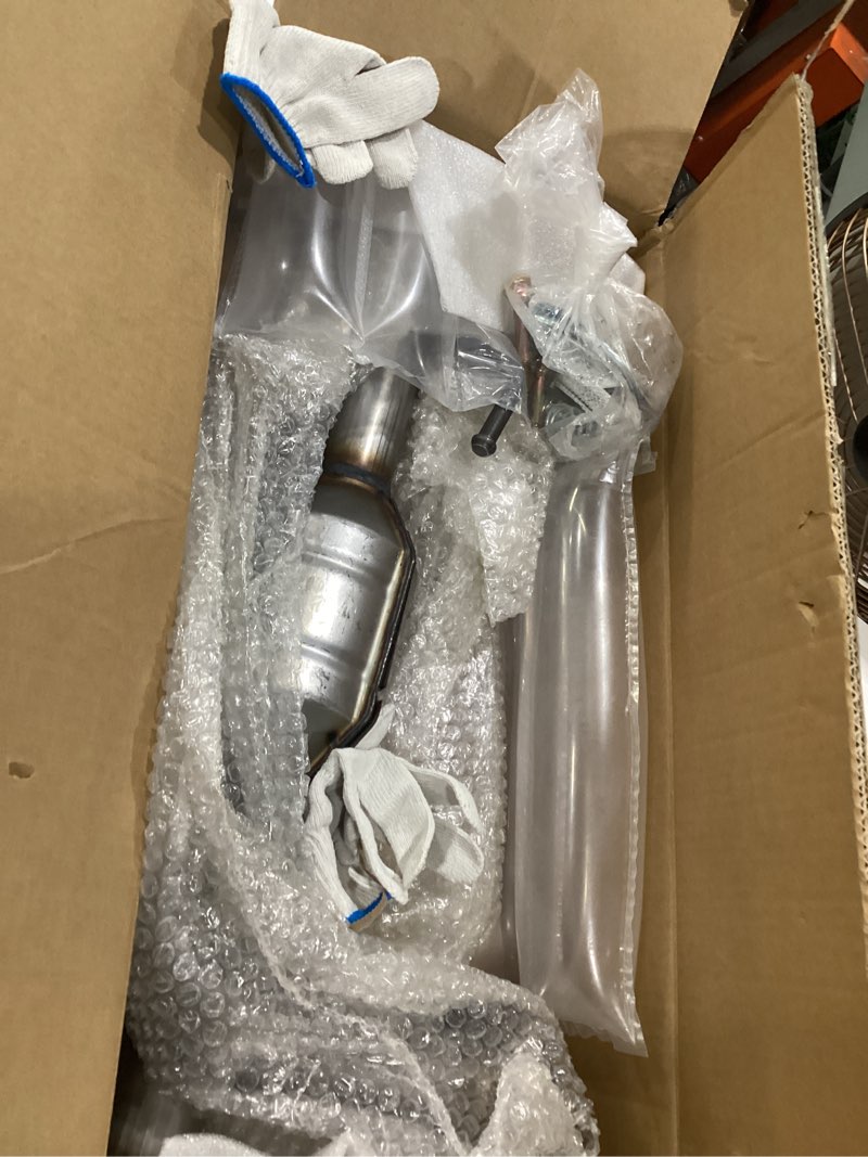 Condition photo showing As Is for catalytic converter fit for volkswagen touareg porsche cayenne 2004-2006 3.2l (epa compliant) 04-06 touareg 3.2l