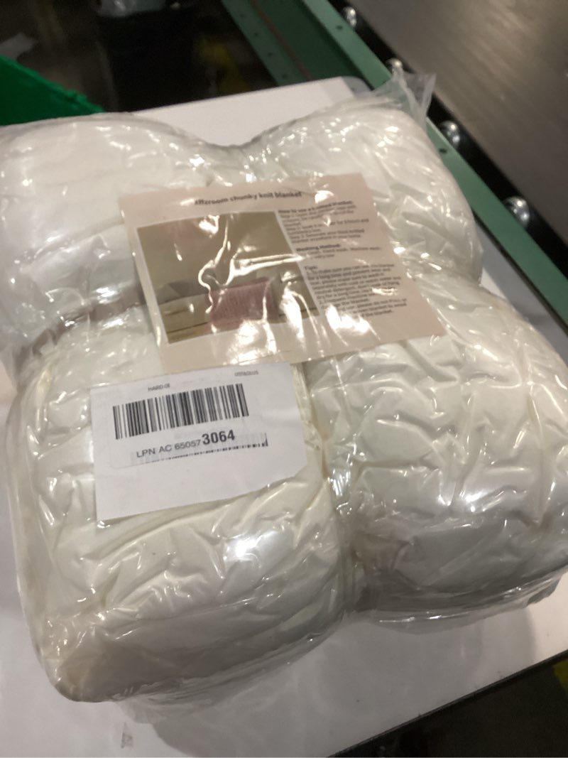 Condition photo showing New/Like New for Chunky Knit Blanket Throw, 60x80inch Soft Chenille Yarn Throw, Handmade Warm Thick Cable Knit Crochet Blanket, Large Rope Knot Throw Blanket for Couch Bed Sofa,White 60“x80“ White