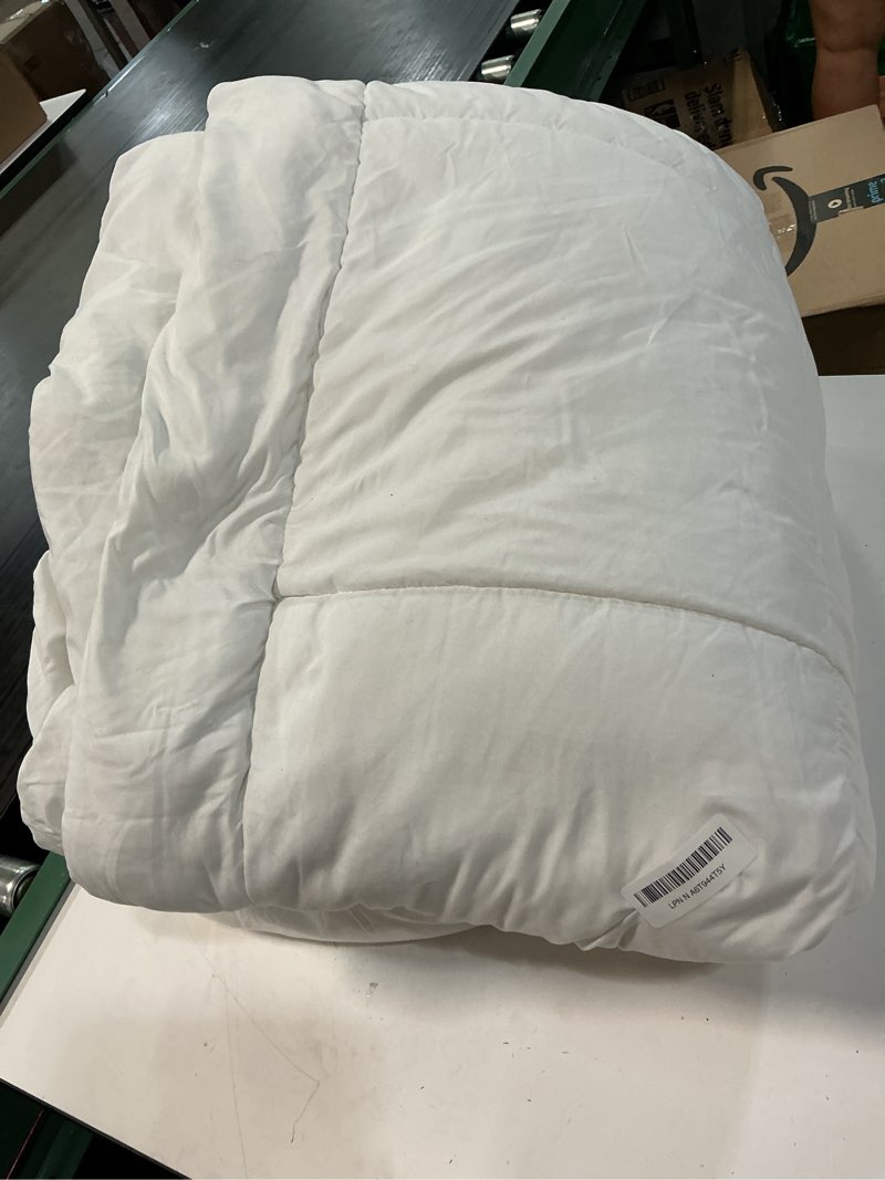 Condition photo showing As Is for accuratex queen duvet insert comforter,100% cotton 400gsm thick fluffy down alternative comforter,breathable soft white hotel bed duvet insert with corner tabs(90''x90'') white queen