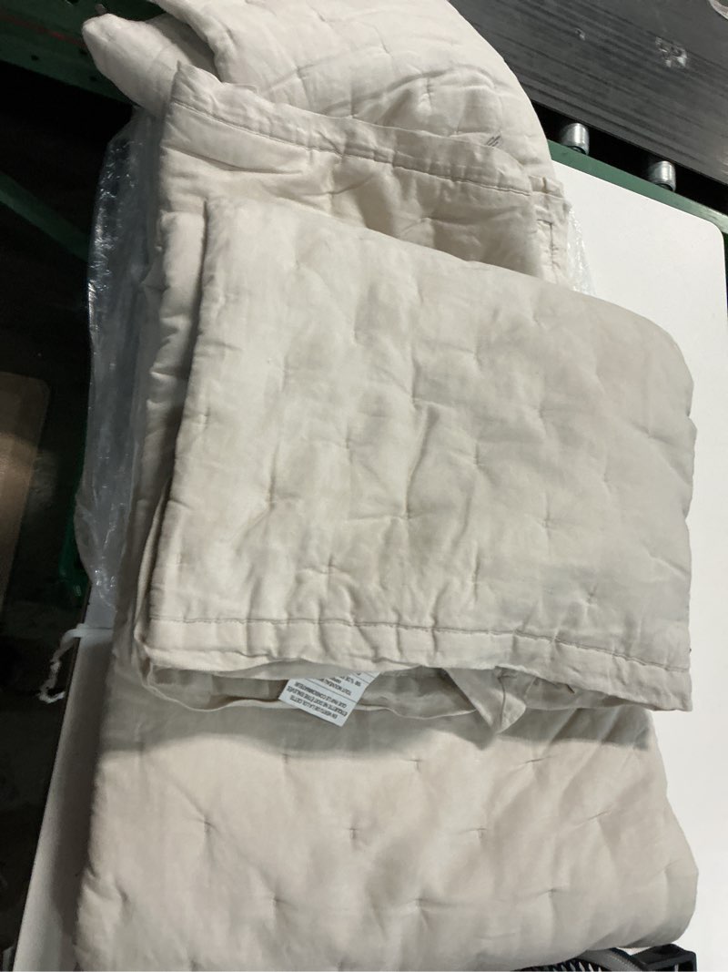 Condition photo showing Good Condition for european linen dream quilt set, king/cal king, sand