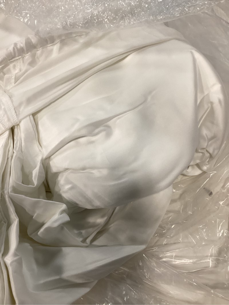 Condition photo showing Good Condition for signature giza cotton sateen duvet cover set, king/cal king, white