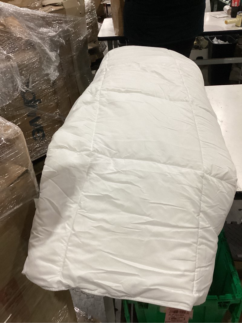 Condition photo showing Good Condition for amazon basics white down alternative comforter and duvet insert with corner tabs, machine washable, king, all-season, 102 x 90 inches king all-season