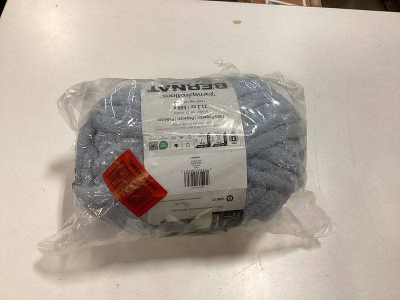 Condition photo showing New/Like New for bernat blanket extra thick 600g-fog blue