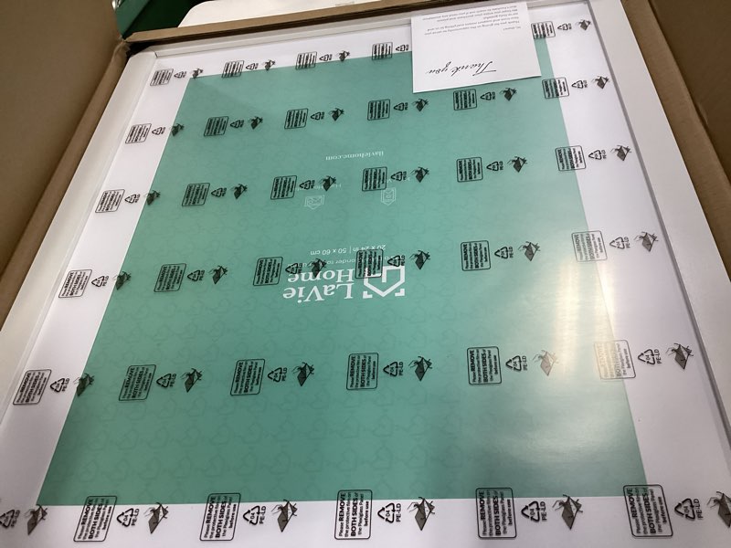 Condition photo showing Good Condition for lavie home 20 x 24 poster frame white, display pictures 16x20 with mat or 20x24 without mat, stable and sturdy picture frame and polished plexiglass, horizontal and vertical format of the wall?1 pack? 20x24 white