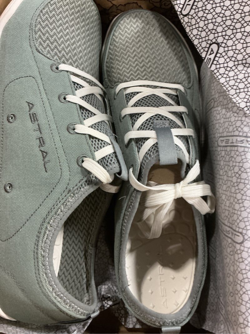 Condition photo showing New/Like New for men 13 astral loyak w's