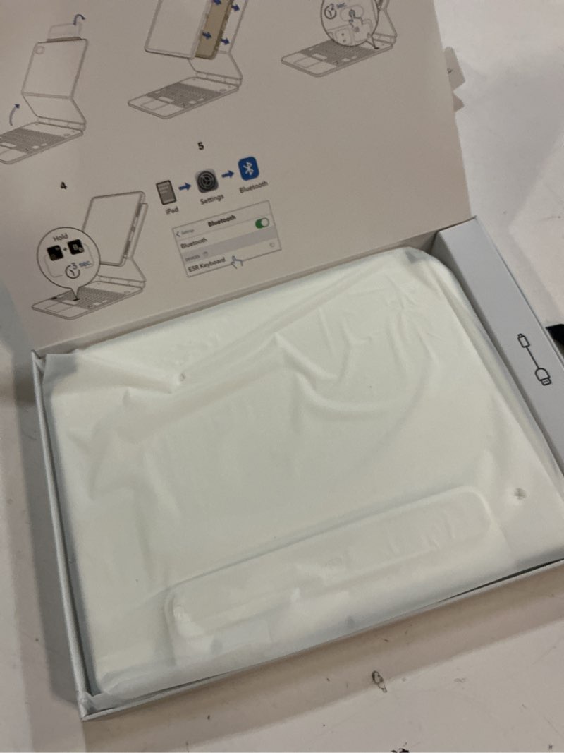 Condition photo showing Good Condition for esr ipad air 11 inch case with keyboard (m3/m2, 2025/2024) & ipad pro 11/air 5th/4th gen keyboard, easy-set magnetic stand, portrait/raised modes, with removable protective case, white ipad air 11/5/4, ipad pro 11(4th/3rd/2nd/1st gen) white