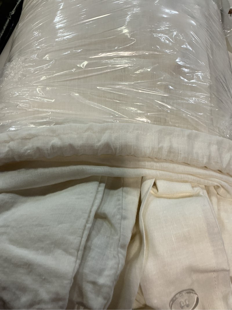 Condition photo showing Good Condition for european linen double flange duvet cover set size: king/cal king color: ivory