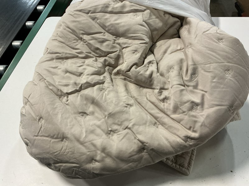 Condition photo showing Good Condition for bamboo dream quilt set, king/cal king, sand