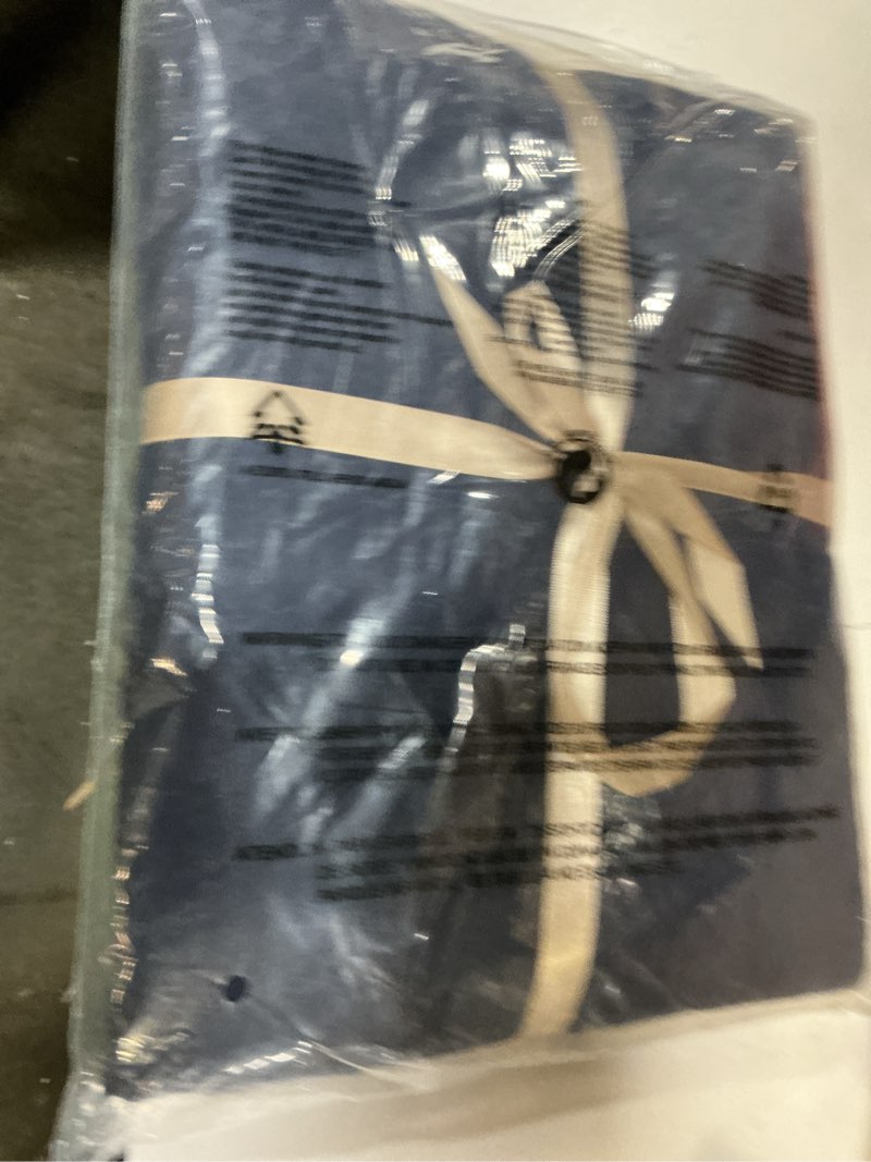 Condition photo showing New/Like New for dauaoto duvet cover full/queen set, navy blue microfiber bedding with decorative white piping, 1 zipper closure cover + 2 standard shams navy x white full/queen duvet cover set