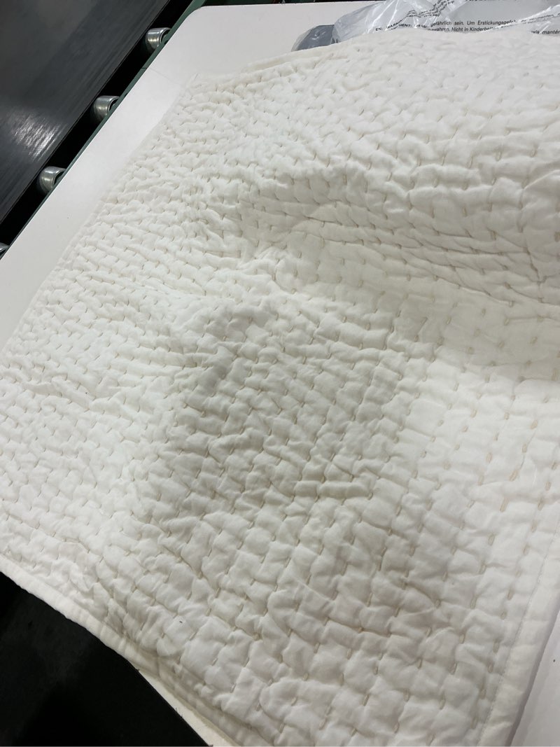 Condition photo showing Good Condition for Untitled Item