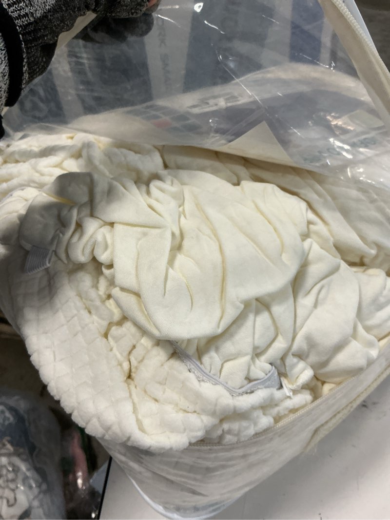 Condition photo showing Good Condition for Arfntevss Stretch Sectional Couch Covers L Shaped Corner Sectional Sofa Cover Washable Jacquard Soft Fleece U Shape Sofa Slipcovers Anti Slip Furniture Protector for Dogs Pets (Large, Cream) Large Cream