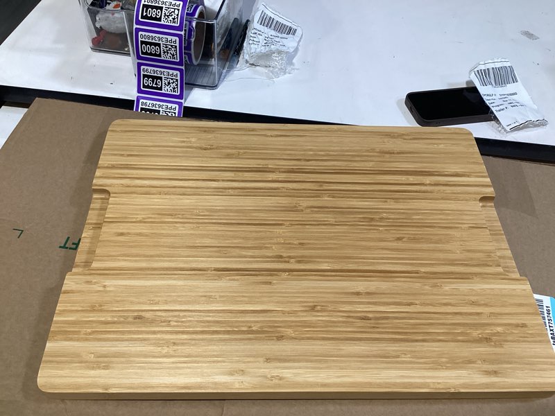 Condition photo showing Good Condition for 20x15 Inch Bamboo Cutting Board for Kitchen - Large Wooden Chopping Board with Juice Groove & Handle