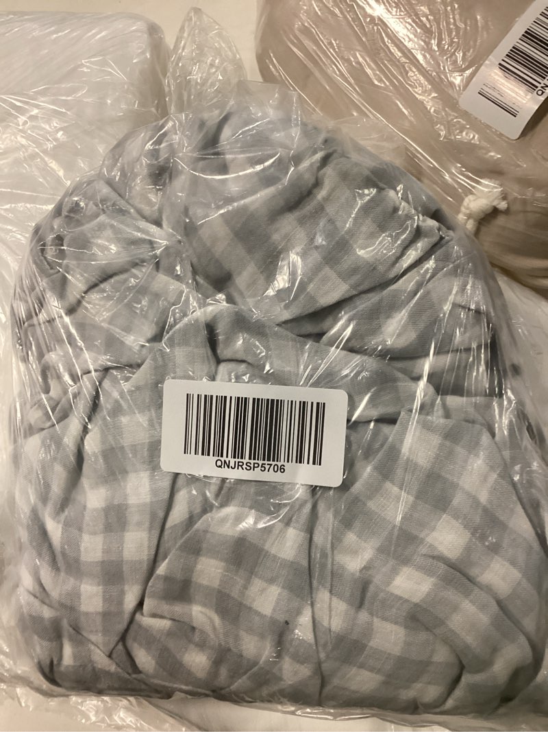 Condition photo showing New/Like New for quince linen blue striped sheet set