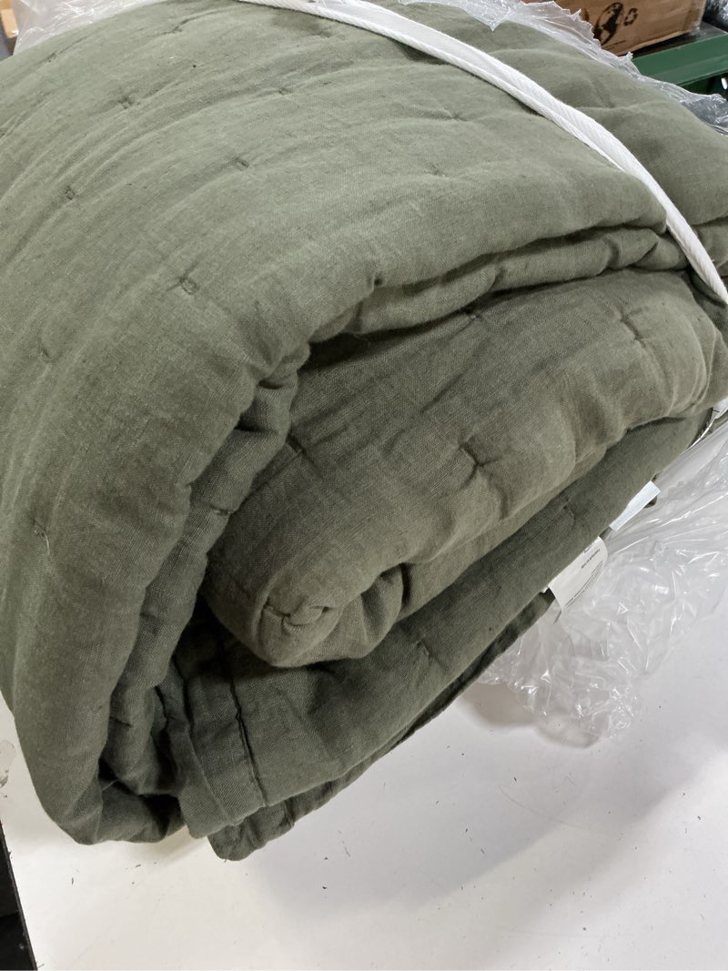 Condition photo showing Good Condition for european linen dream quilt set color: willowleaf size: king/cal king