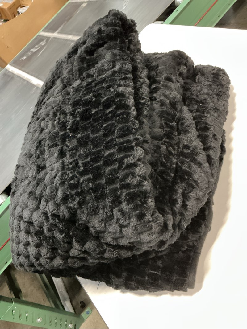 Condition photo showing Good Condition for Super Soft Luxury Fleece Sherpa Weighted Blanket 15lbs for Adults, Turtle Shell Fluffy Cozy Warm Queen Size Weighted Throw, Ceramic Beads Washable Heavy Blankets for Couch Bed, Black, 60" x 80" Black 60" x 80" 15lbs